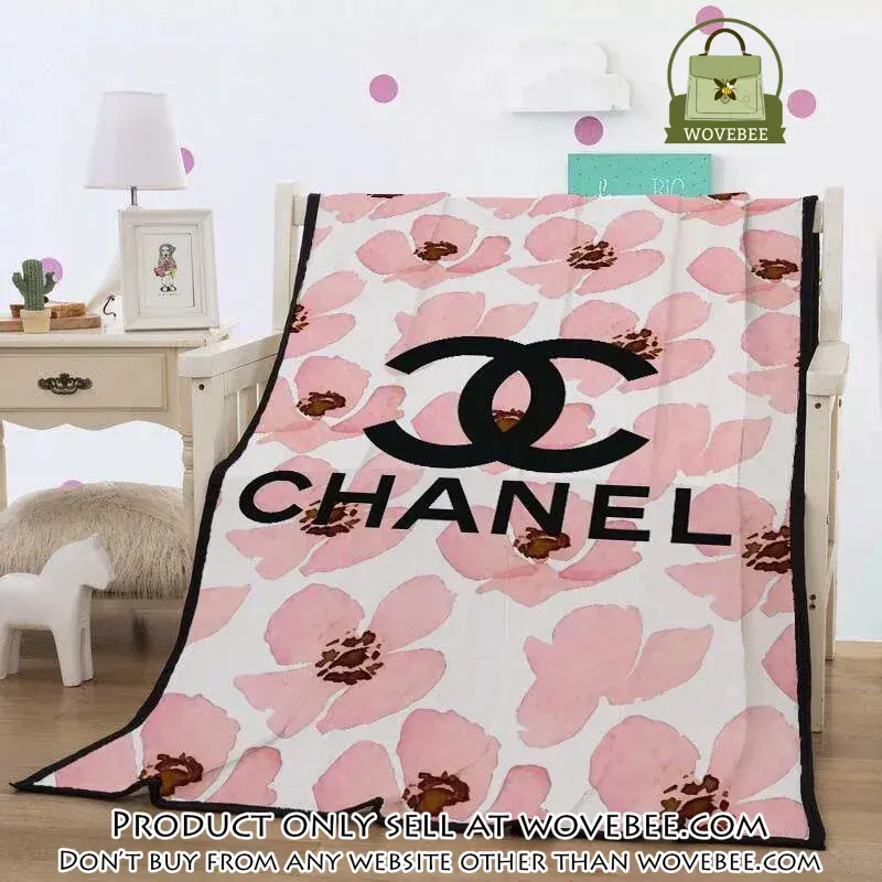 Chanel pinky flowers fashion luxury brand blanket fleece comfortable blanket wvb4850937